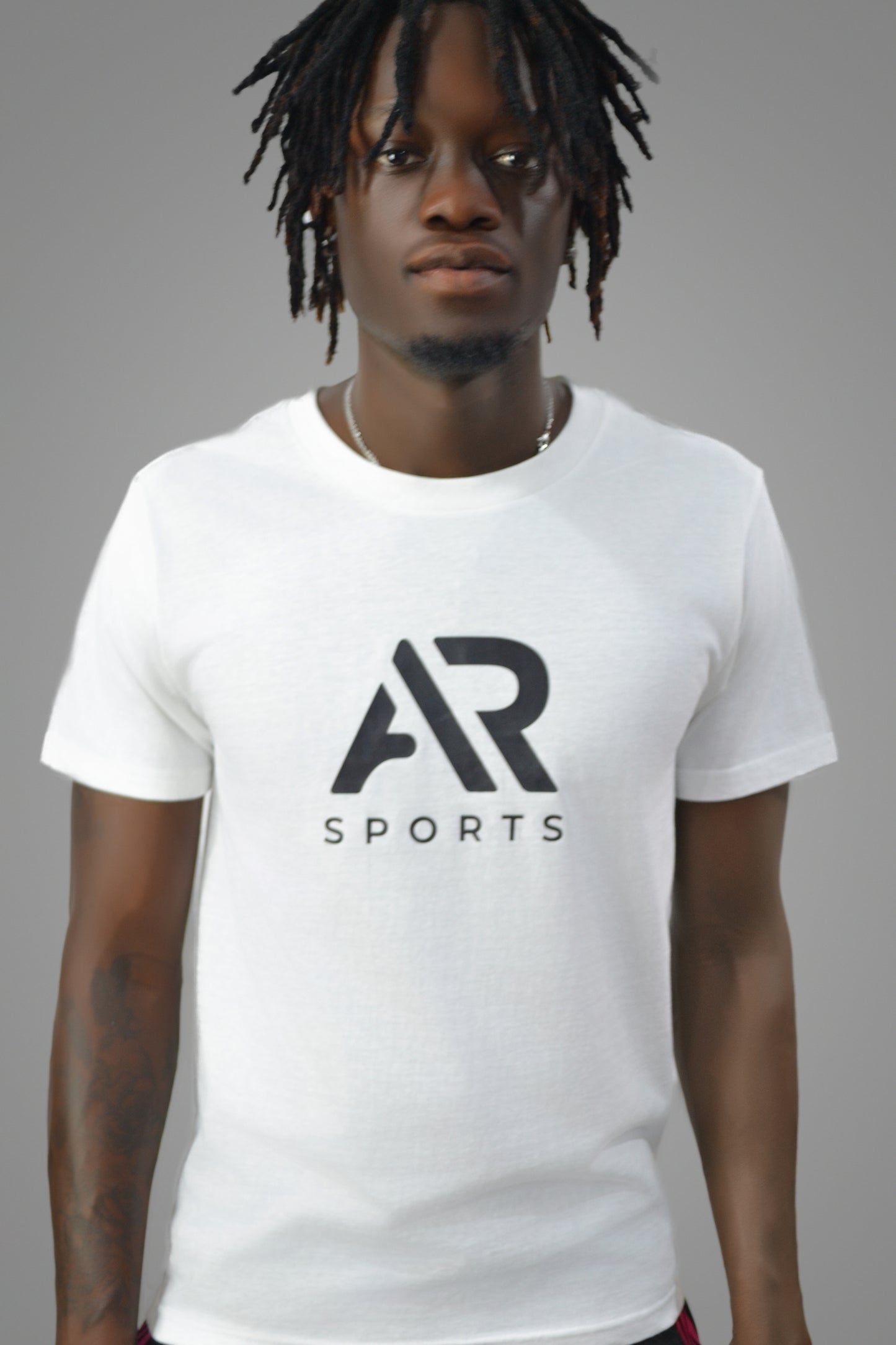 AR whit t-shirt